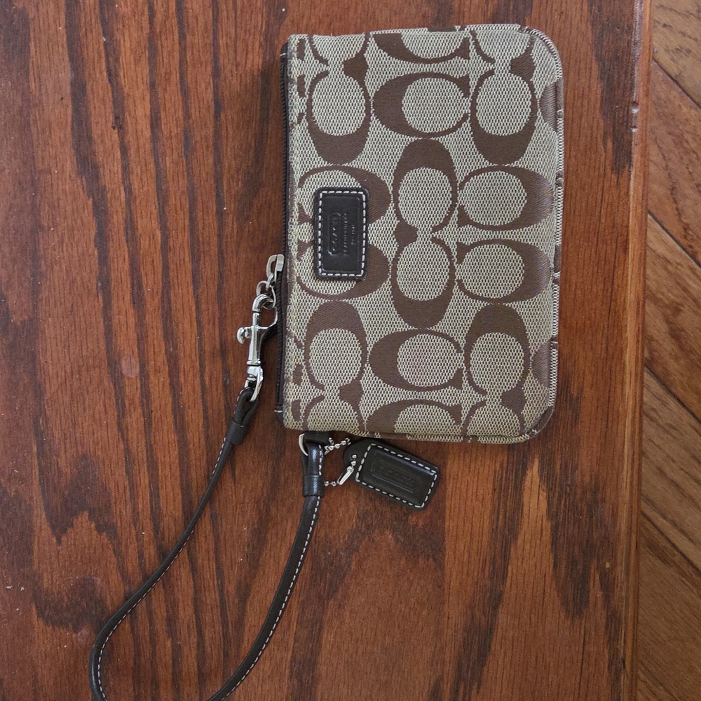 Coach classic wristlet